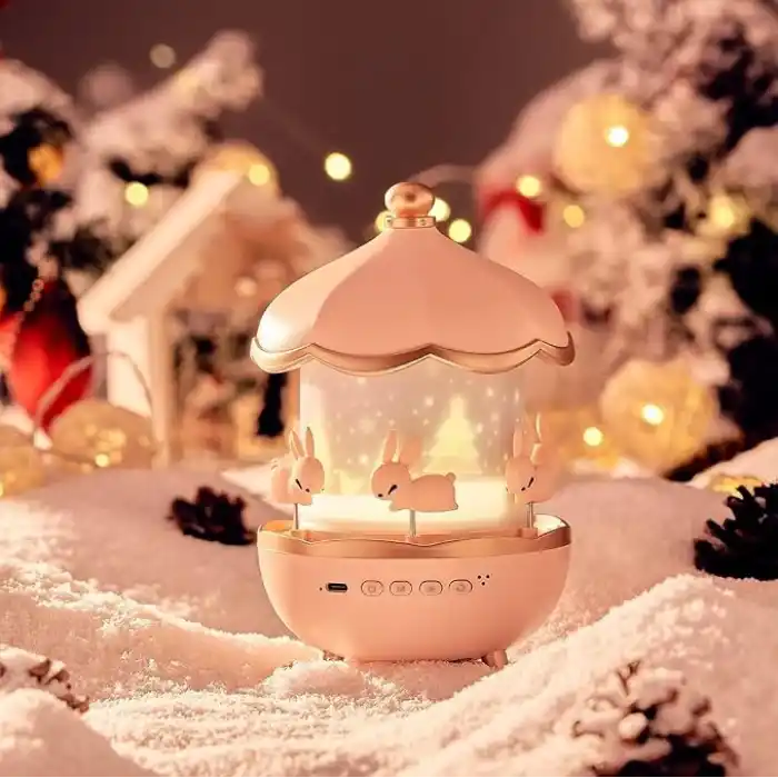 Coverzone Bunny’s Carousel Gece Lambası Projeksiyonlu Müzikli Atlıkarınca Tasarım | Kablolu 5V USB Çalışma | Tavşan Figürlü Döner Işıklı Çocuk Odası Yıldız Tavan Projektör Gece Işığı | WH-E11