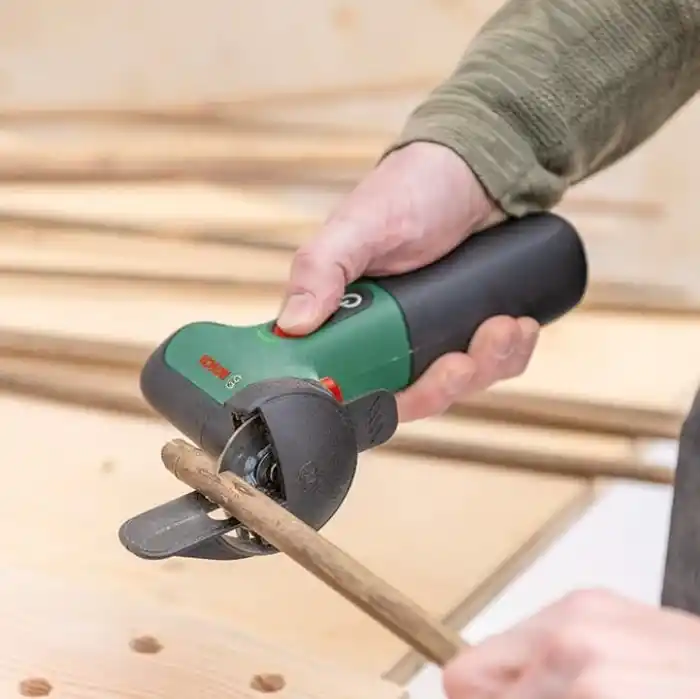 Bosch Home and Garden Akülü EasyCut & Grind Kompakt Kesme ve Taşlama Makinesi (2.0 Ah Akü, 7.2 Volt, Karton Kutuda)