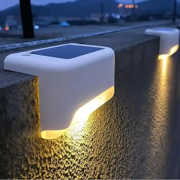 Beyaz Solar Güneş Enerjili Beyaz Köşebent Merdiven Veranda Bahçe LED Lamba Dekoratif Dış Mekan Aydınlatma 4 Lü