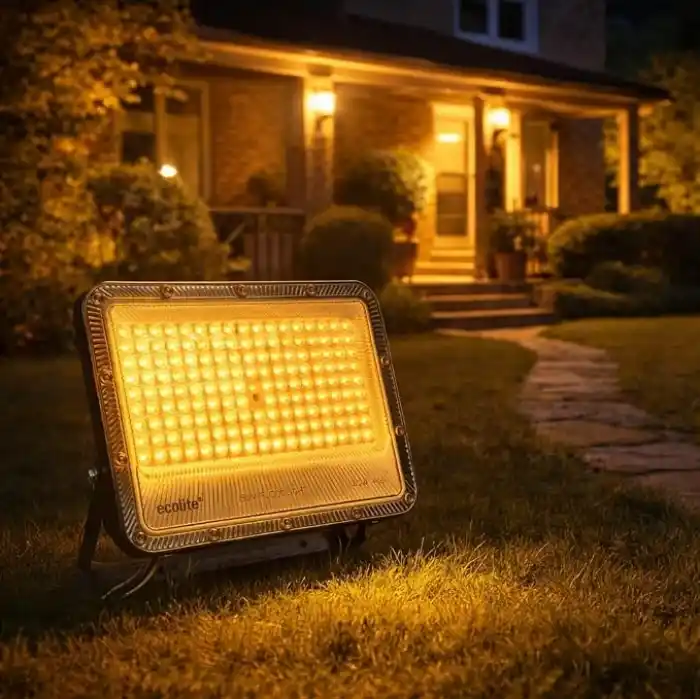 Ecolite 100W LED Projektör 8000 Lümen IP66 Su Geçirmez Dış Mekan Floodlight Bahçe Duvar Otopark Aydınlatma 220 Volt (Sarı Işık 3000K)