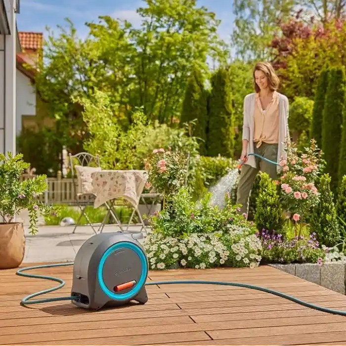Gardena Çift Hortum Kutusu M/L, 25 m Hortumlu, Duvara veya Taşınabilir, Otomatik Hortum Sarma Kılavuzu, Yerden Tasarruf Sağlayan Saklama, Dayanıklı Hava Koşullarına Dayanıklı Tasarım (18695-28)