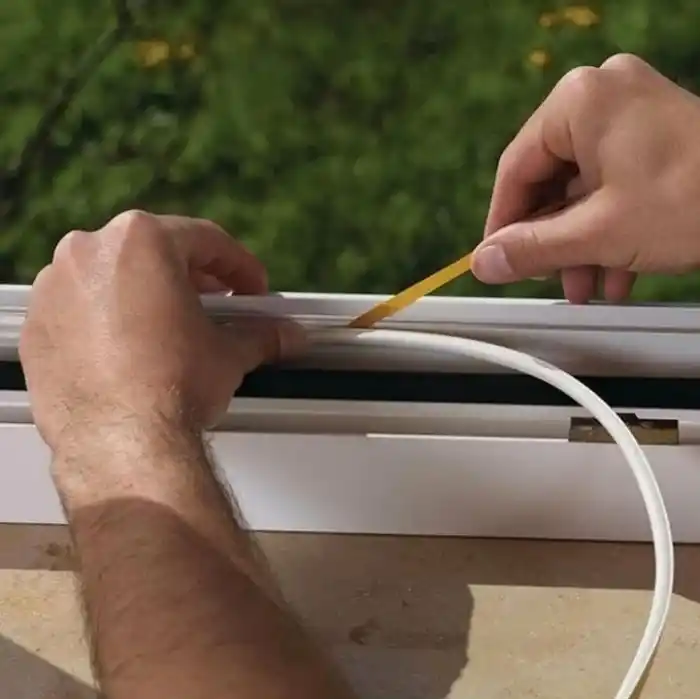 Orret Home Kapı ve Pencere Fitili – 2,80 m x 2 (Toplam 5,6 m) Pimapen İzolasyon Bandı, Soğuk Hava ve Toz Önleyici Yalıtım Fitili, Ses ve Isı Yalıtımı İçin Kendinden Yapışkanlı Conta (Kahverengi)