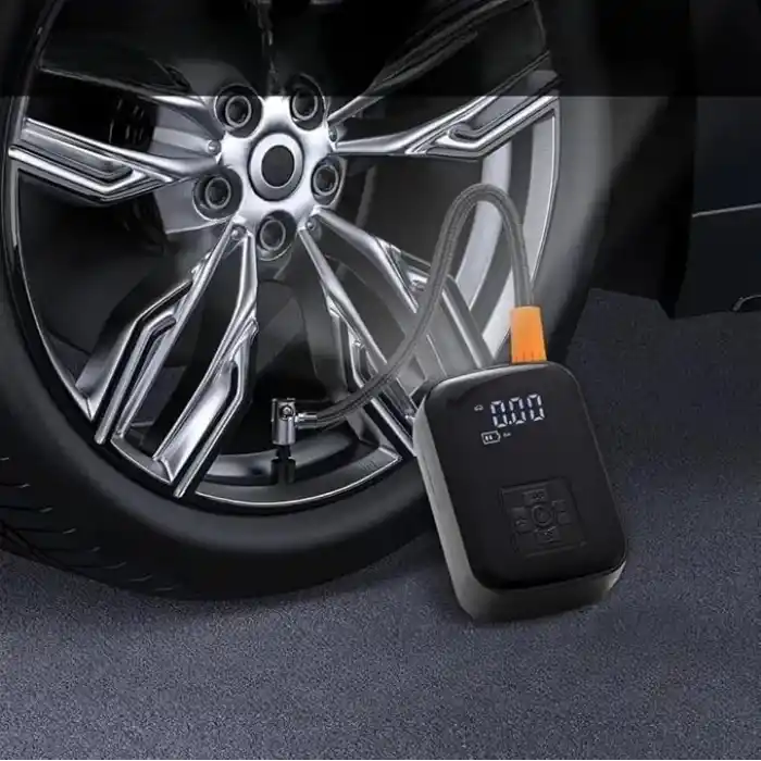 Hava Kompresörü, 150 PSI Dijital Göstergeli Oto Kompresör, Araba, Motosiklet, Bisiklet ve Top İçin, Taşınabilir Şarjlı Kullanım, Fener Işığı, 4000 Mah Batarya, 3 Farklı Başlık (PSI,KPA,BAR,KG/CM²)