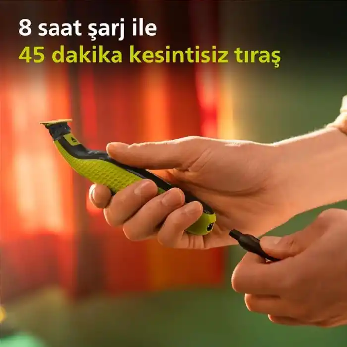Philips OneBlade QP2824/10 Yüz& Vücut Hibrit Tıraş Makinesi, Islak&Kuru,1 Yedek Bıçak,3 Sakal Tarağı
