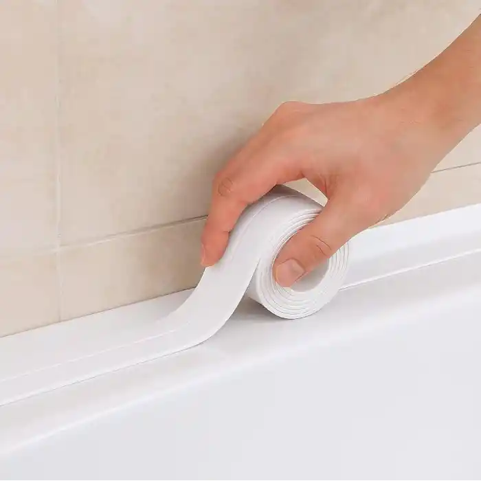 Kendinden Yapışkanlı Su Geçirmez İzolasyon Bandı – 3,2 m PVC Köşe ve Kenar Koruma Şeridi, Lavabo, Küvet, Duş ve Mutfak (Beyaz)
