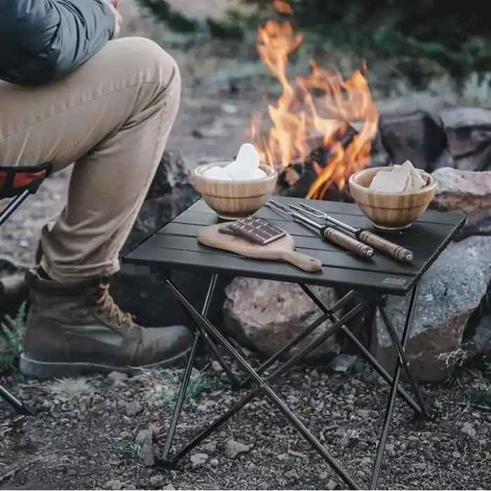 HAEGS Full Alüminyum Katlanır Kamp Sehpası, Piknik, BBQ, Balıkçılık, Doğa Aktiviteleri, Plaj için Kolay Taşınabilir Kompakt Outdoor Ultra Hafif Kamp Masası Orta Boy - Gümüş