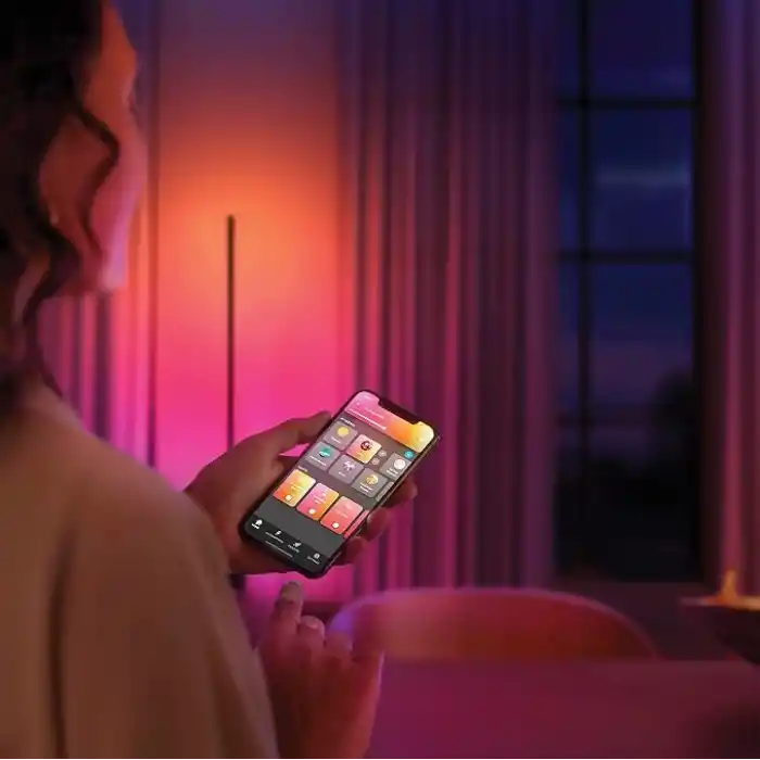 Philips Hue Gradient Signe Akıllı Led Zemin Işığı, Lambader, Siyah - 25.000 Saat Ampul Kullanım Ömrü