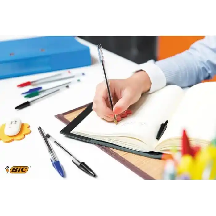 BIC Cristal Orijinal Tükenmez Kalem, Orta Uçlu (1,00 mm), Altıgen Şaft ve Uygun Kapaklı - Mavi, Her Biri 10 Adet Karton Kutu