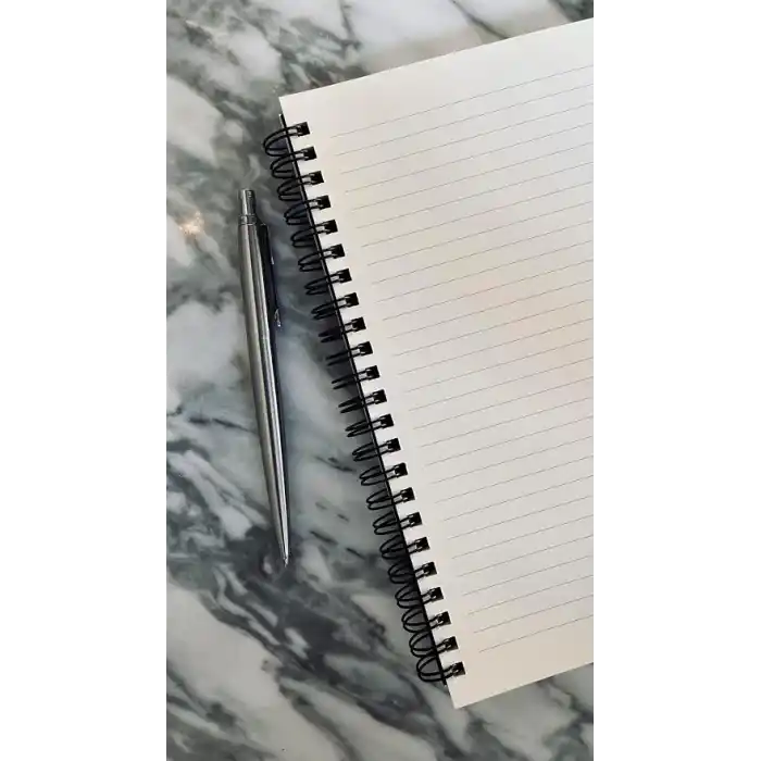 Fark Tanıtım Spiralli Defter, Siyah Kapaklı, A5 Boyutunda (15x21 cm), 100 Yaprak (Çizgili)