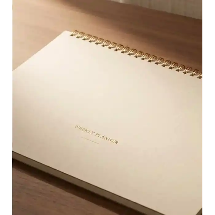 Fark Tanıtım | Paperto. 12 Aylık Spiralli Tarihsiz Haftalık Planlayıcı, A4 (21 × 29,7 cm), 52 Yaprak, 110 gr Ivory Kağıt, Haftalık Plan İngilizce