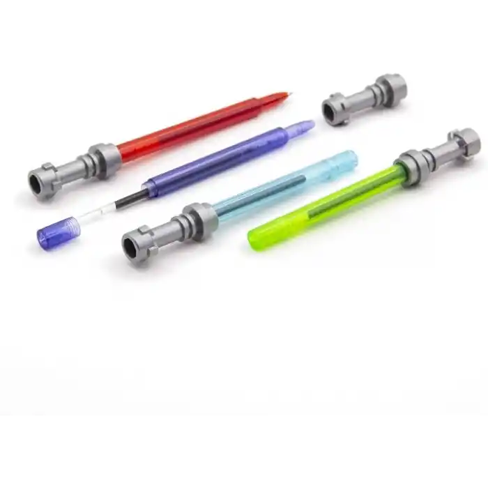 LEGO Star Wars ışın kılıcı jel kalem seti – 4 jel kalem, kırmızı, mavi, yeşil ve mor, ışın kılıcı tasarımlı, resmi hayran ürünü, 6 yaş ve üzeri çocuklar için hediye