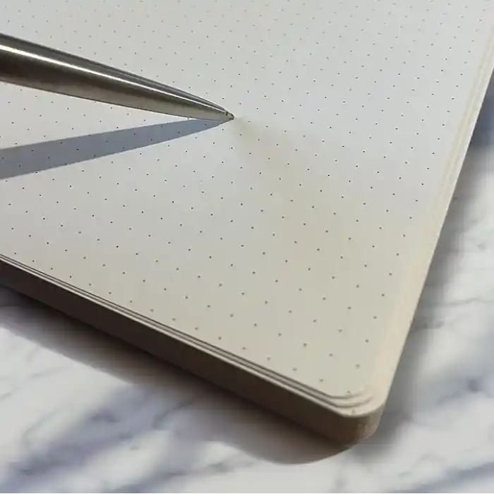 Fark Tanıtım Özel Tasarım Kraft Kapaklı A4 Defter - 180 Derece Açılabilir, Sırtı Dikişli,%100 El İşçiliği, Ofis, Okul, Günlük Kullanım İçin İdeal Defter (Noktalı)