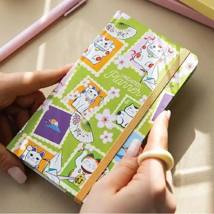 Charmlı Süresiz Haftalık Planlayıcı Cep Ajanda 9x17 cm Kedili Pul