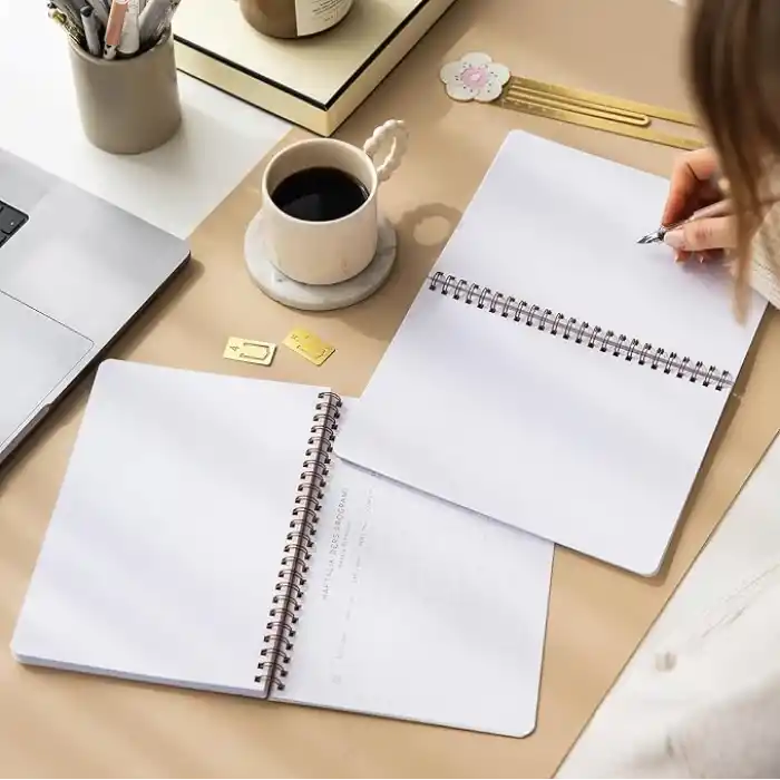 PAPERORA A5 Spiralli Karton Kapak 2’li Set Düz Çizgisiz Okul Defteri 80 yaprak, Ders Programlı Kiraz