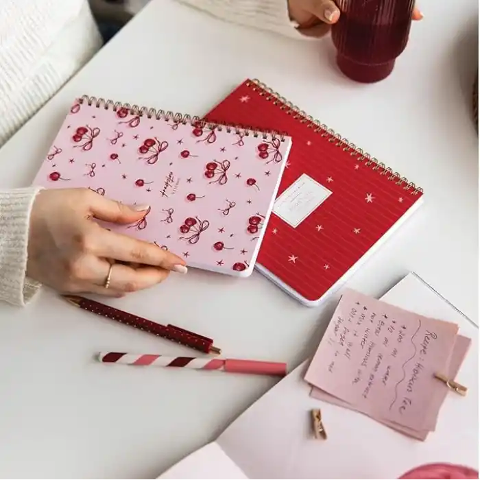 PAPERORA A5 Spiralli Karton Kapak 2’li Set Düz Çizgisiz Okul Defteri 80 yaprak, Ders Programlı Kiraz