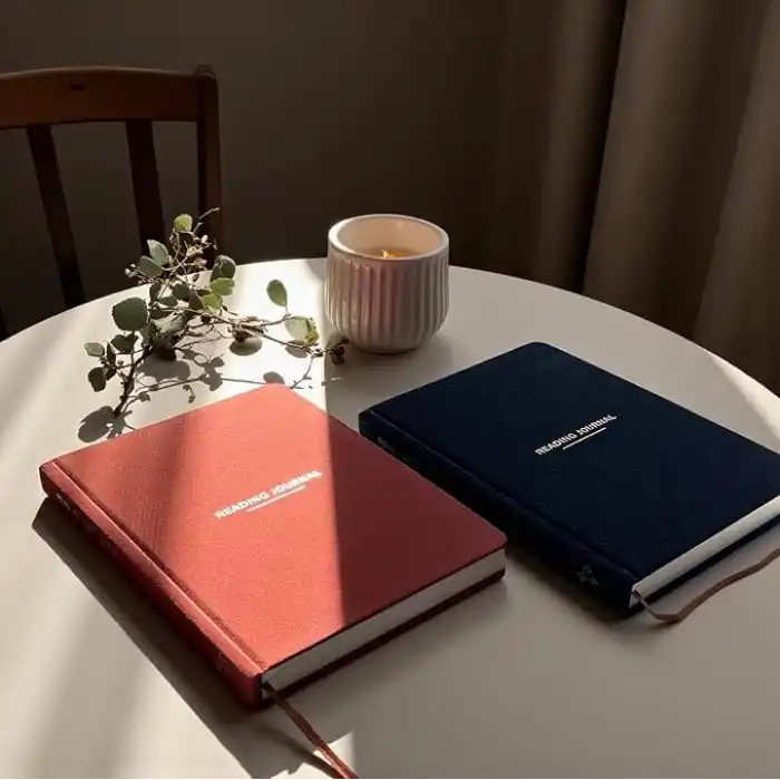 Fark Tanıtım Okuma Günlüğü – A5 Sert Kapa­klı “Reading Journal, 100 Kitap İncelemesi, Günlük Okuma Takibi (Kiremit)