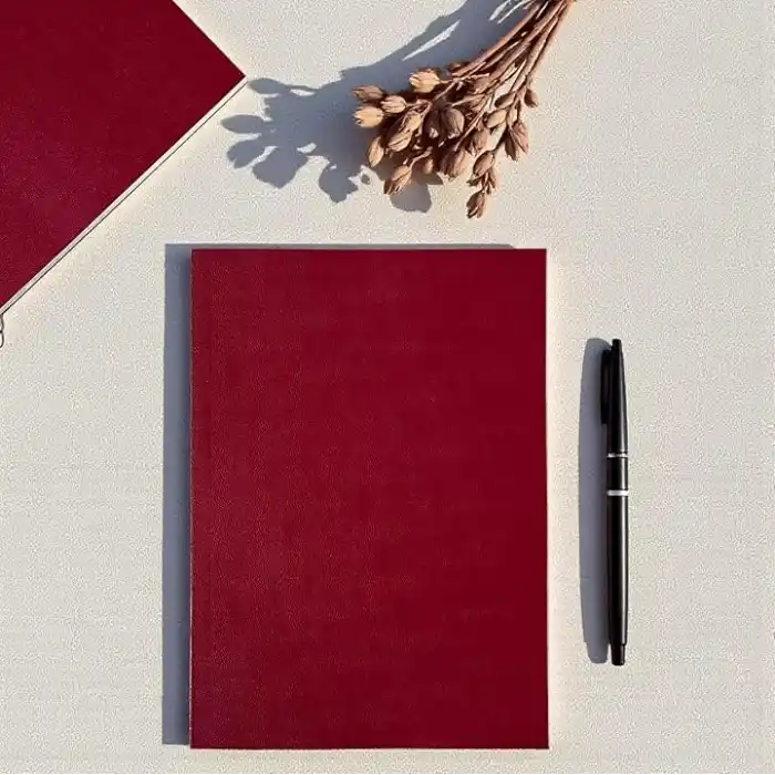 Fark Tanıtım Noktalı Not Defteri – 64 Yaprak, 90 gr Ivory Kağıt, Amerikan Ciltli Not Defteri, Ofis ve Günlük Kullanım İçin İdeal (Bordo, A5 (14,8cm x 21cm))