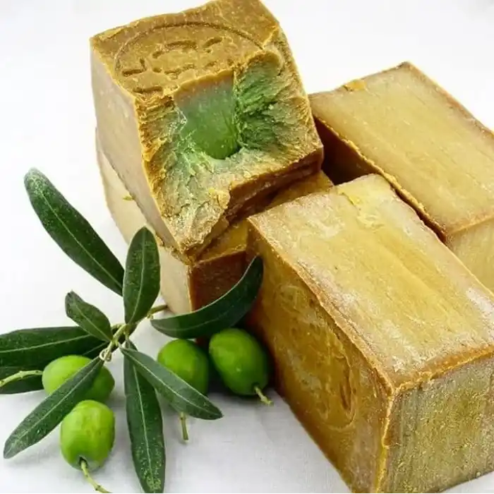 Halep Sabunu%85 Zeytinyağı%15 Defne Yağı – Doğal Saç ve Vücut Sabunu, Vegan, El Yapımı, Katı Şampuan Sabunu, Yaklaşık 850-1000 gr (3 Adet (185 g)) (Lif Hediyeli)