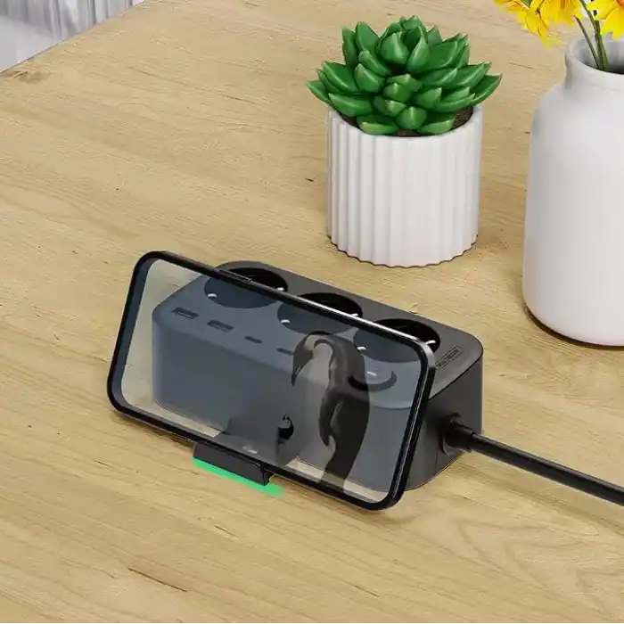 SMAYLİNG 3lü Priz + 4 USB (2 Type-C + 2 USB-A) Çoklayıcı | Duvara Monte Edilebilir, Aç/Kapa Anahtarı, Akım & Kısa Devre Koruma, Yüksek Güç