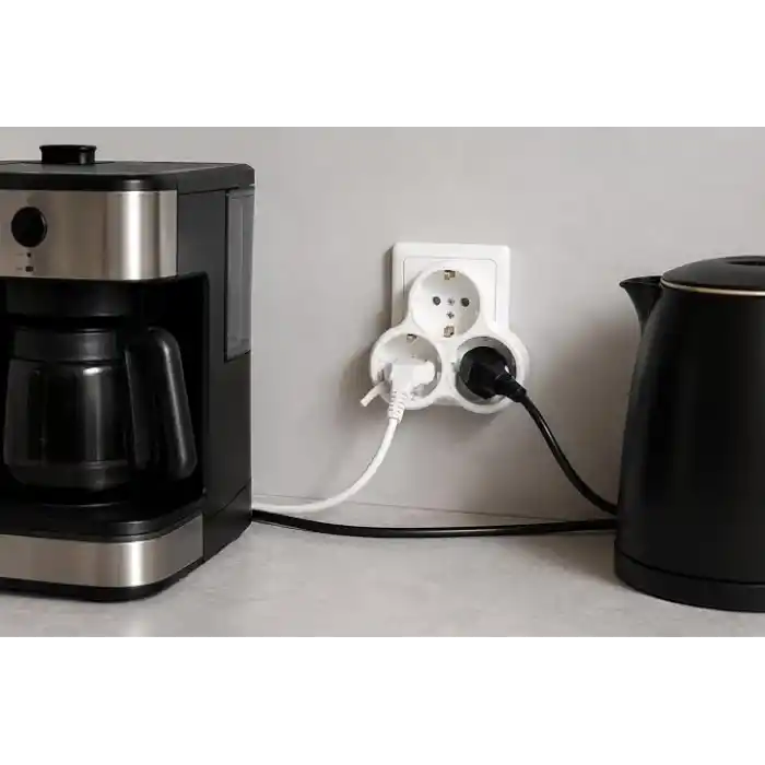 Golyat 3’lü Topraklı Priz Çoklayıcı Fiş,16A, 250V Elektrik Değeri, Maksimum 3600W Güç Kapasitesi, Dayanıklı Plastik Gövde, Güvenli, Elektrik Dağıtımı, Ev, Ofis ve İş Yerleri İçin İdeal