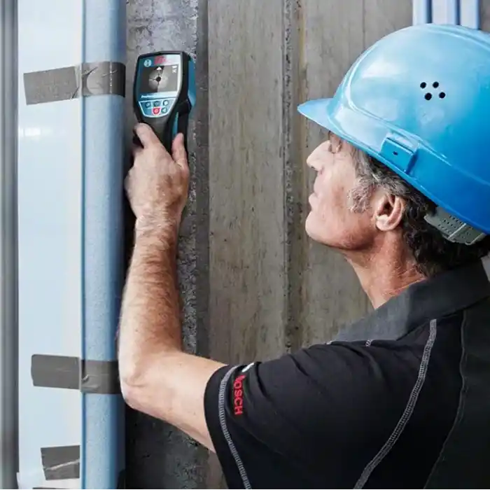 Bosch Professional D-tect 120 Duvar Tarama Cihazı (Tarama alanı: 120 mm, Akım geçen ve geçmeyen kabloların, metal, plastik boruların bulunması, USB-C kablosu, 4 x AA pil, Akü Adaptörü, Taşıma Çantası)