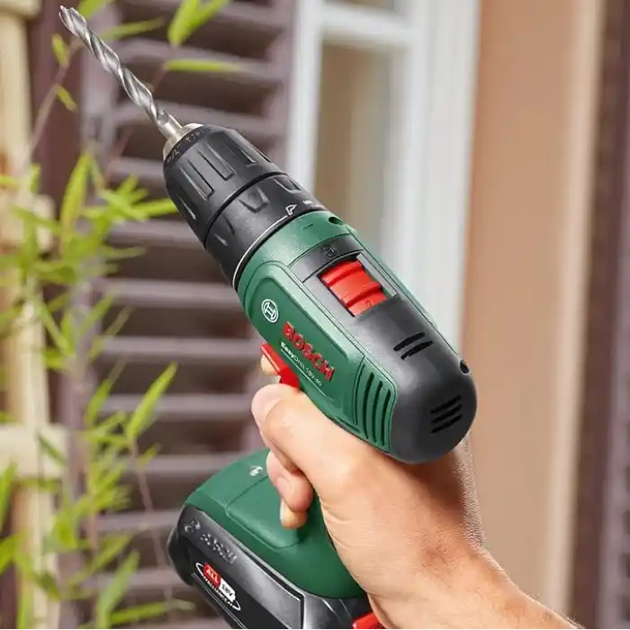 Bosch Home and Garden EasyDrill 18V-40 akülü vidalama makinesi (ahşap, metal ve plastik üzerine vidalama veya delme; 18 Volt sistem; 1 x akü 2,0 Ah; çanta içinde)
