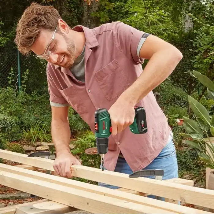 Bosch Home and Garden EasyDrill 18V-40 akülü vidalama makinesi (ahşap, metal ve plastik üzerine vidalama veya delme; 18 Volt sistem; 1 x akü 2,0 Ah; çanta içinde)