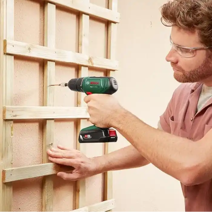 Bosch Home and Garden EasyDrill 18V-40 akülü vidalama makinesi (ahşap, metal ve plastik üzerine vidalama veya delme; 18 Volt sistem; 1 x akü 2,0 Ah; çanta içinde)