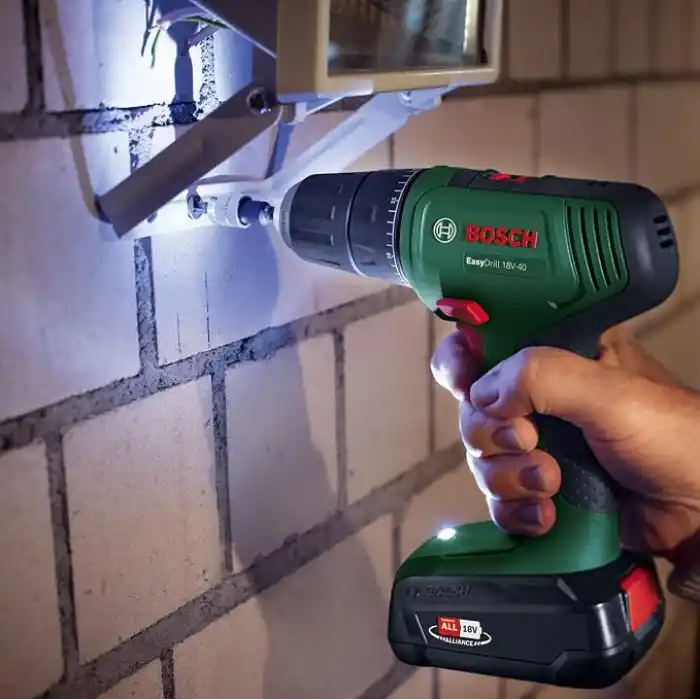 Bosch Home and Garden EasyDrill 18V-40 akülü vidalama makinesi (ahşap, metal ve plastik üzerine vidalama veya delme; 18 Volt sistem; 1 x akü 2,0 Ah; çanta içinde)