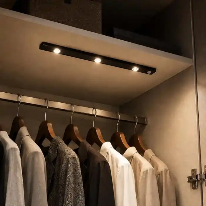 Şarjlı Sensörlü LED Dolap İçi Aydınlatma 40,5 cm, 3W Ultra Slim Tezgah Altı Lamba, 3 Renk Işık Seçenekli, Dimlenebilir, USB Şarjlı Siyah LED Işık