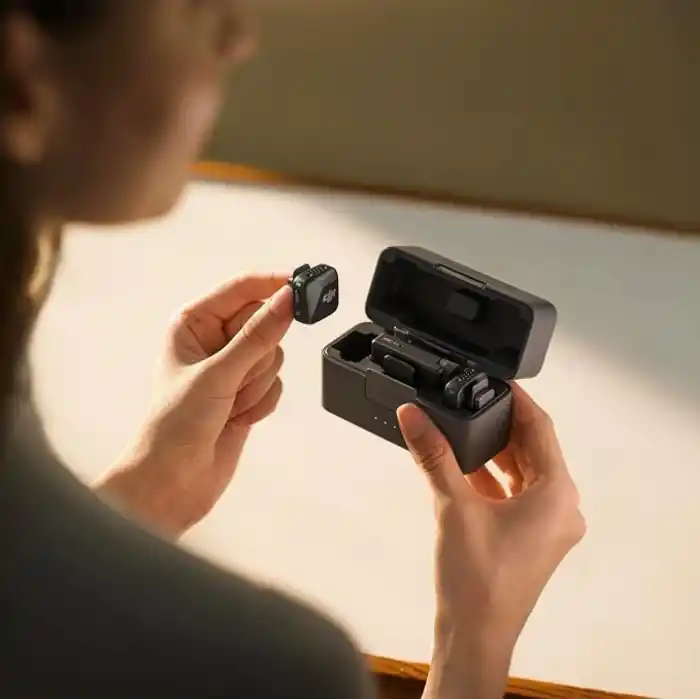 DJI MIC Mini (2Tx + 1 Rx Şarj Kutusu), Ultra Hafif, HQ Ses, 48 Saat Kullanım, Gürültü İptali, Otomatik Limit, Kablosuz Mikrofon, Kamera/Iphone/Android, Vlog, Akış İçin