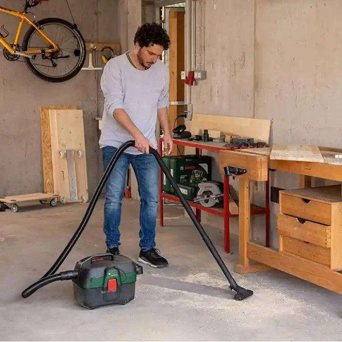 Bosch AdvancedVac 18V-8 akülü ıslak ve kuru elektrikli süpürge (aküsüz, 18 Volt sistem, aksesuar seti ile, kartonda), test notu: çok iyi (şarjör: Mann kendisi mi)