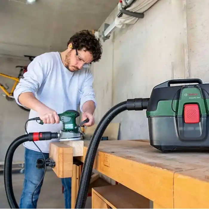 Bosch AdvancedVac 18V-8 akülü ıslak ve kuru elektrikli süpürge (aküsüz, 18 Volt sistem, aksesuar seti ile, kartonda), test notu: çok iyi (şarjör: Mann kendisi mi)