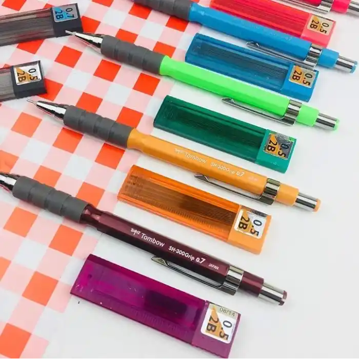 Tombow SH-300 Grip Mekanik Kalem | Uç Boyutu 0,7 mm | Öğrenciler, Yetişkinler, Ev, Okul, Ofis, Kırtasiye Kullanımı için İdeal | Yazı Yazma, Eskiz Çizimi, Çizim, Mandala Sanatı | Lavanta