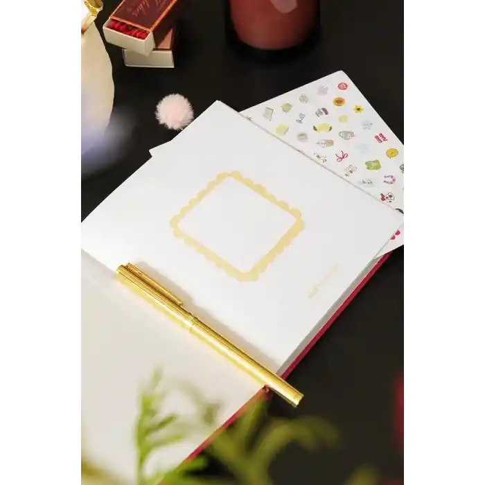 Matt Notebook 2027 Yılı Kare Haftalık Ajanda 15x15 cm Kalpler
