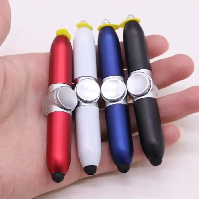 4’ü 1 Arada LED Işıklı Stres Çarklı Stylus Tükenmez Kalem – Telefon Uyumlu, Döner Mekanizma, Mini Çok Fonksiyonlu Kalem (Kırmızı)