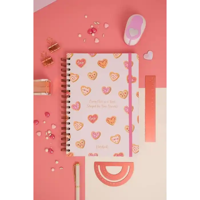 Matt Notebook B5 17x24 cm Spiralli Lastikli Kareli Tarihsiz Not Defteri Kalp Kurabiyeler