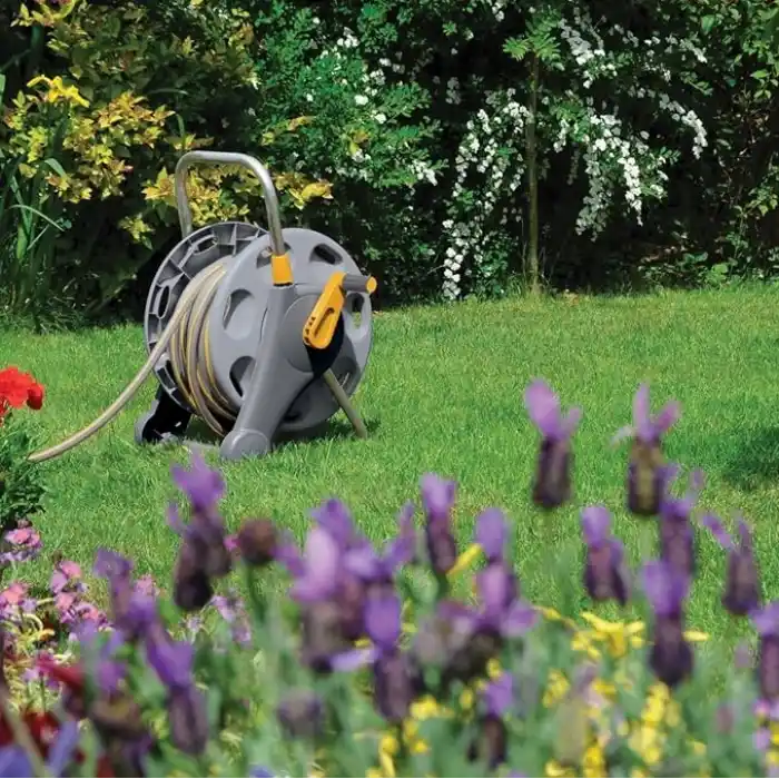 Hozelock 2431H Duvarda Ve Yerde Kullanılabilen 25 M Hortumlu 45 M Kapasiteli Hortum Toplama Sarma Makara Seti