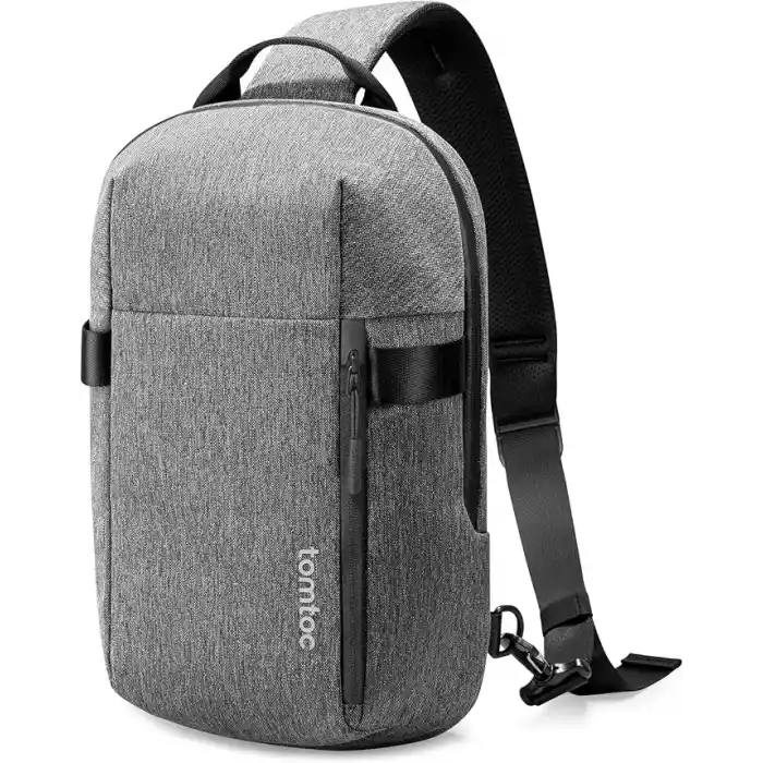 tomtoc Erkekler için Sling/Crossbody Çanta, 11–14 İnç Laptop, iPad ve Nintendo Switch 2 Uyumlu, Suya Dayanıklı, Göğüs/Omuz ve Günlük/Outdoor Sırt Çantası