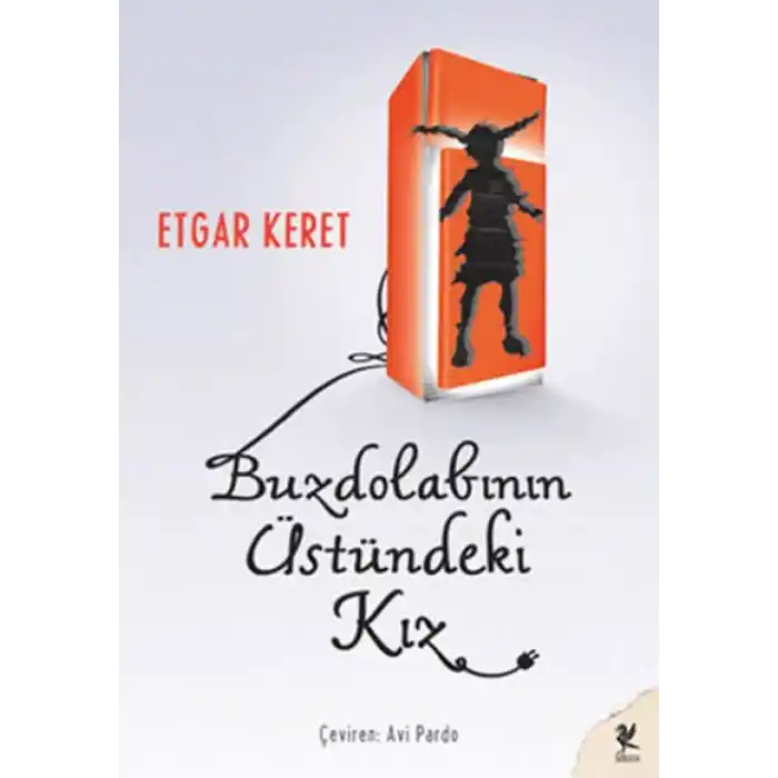 TCX Buzdolabının Üstündeki Kız