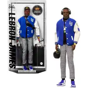 Barbie Bomber ceketi, kulaklık ve güneş gözlüğü gibi aksesuarlarıyla koleksiyona uygun Signature LeBron James Kenbassadors Bebek, HRM33