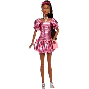 Barbie Stil İkonu bebek, Balon etekli metalik mercan rengi elbise giyen ve güneş gözlüğü, mücevher ve el çantası gibi aksesuarlar takan, at kuyruğu siyah saçlarıyla, JFP41