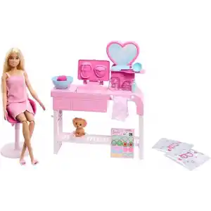 Hamur maskeler yapmak için 3 toz paketi, spa mobilyası, yavru köpek ve çıkartma sayfası dahil 10dan fazla aksesuar ve 1 bebek içeren Barbie Yüz Maskesi Oyun Seti, HYV31