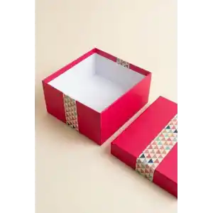 Kırmızı Hediye Kutusu Geometrik Desenli