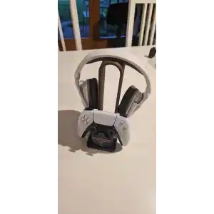 The LOUS Temalı PS5 Kolu ve Kulaklık Standı
