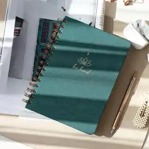 PAPERORA A5 Spiralli Sert Kapak Keten Düz Çizgisiz Tarihsiz Not Defteri Koyu Yeşil