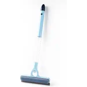 Busstier 4 in 1 Spreyli Cam Temizleyici Çekçek ve Fırça Aparatı Su Hazneli Pratik Camsil Çok Fonksiyonlu Pencere Banyo Ayna Temizlik Aracı