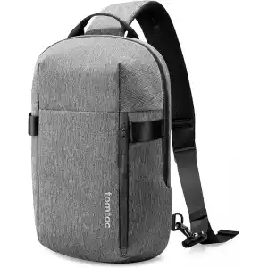 tomtoc Erkekler için Sling/Crossbody Çanta, 11–14 İnç Laptop, iPad ve Nintendo Switch 2 Uyumlu, Suya Dayanıklı, Göğüs/Omuz ve Günlük/Outdoor Sırt Çantası