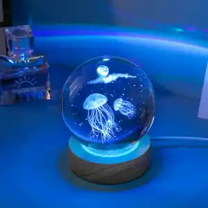 Şık Deniz Anası Tasarımlı Cam Küre 6 cm Ahşap Altlık
