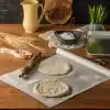 Koroplast Pişirme Kağıdı 8 mt, Helal Sertifikalı ve BPA İçermez 37cm x 8mt, Fırında Tavuk, Et, Tatlı, Börek Pişirmek için Uygun, 220 C° Yüksek Isıya Dayanıklı Fırın Pişirme Kağıdı, Yapışmaz ve Yanmaz